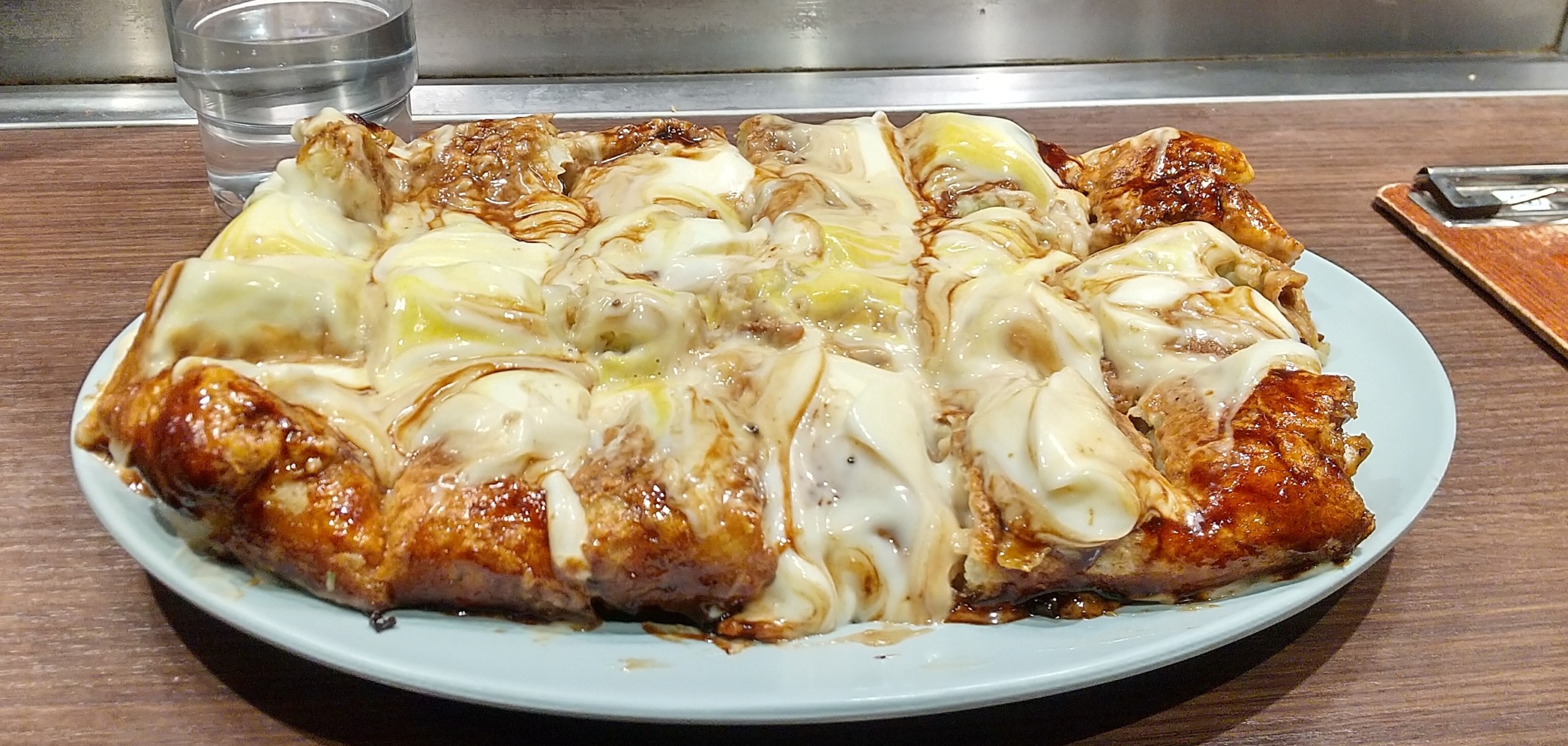 大盛りサイズのお好み焼き